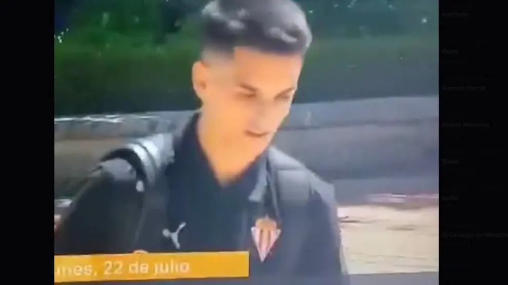 Bermejo, en la tarde del lunes con la camiseta de entrenamiento del Sporting de Gijón antes de romperse su fichaje con los asturianos.