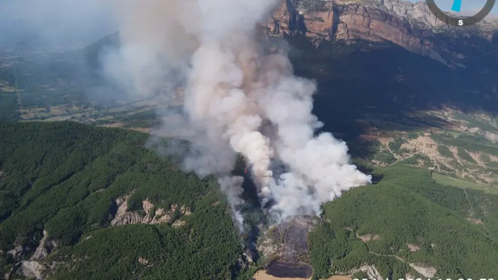 Incendio forestal en El Pueyo de Araguás.