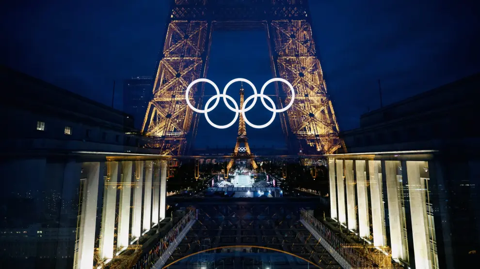Estos día se intuyen juegos de drones y fuegos en torno a la Torre Eiffel.