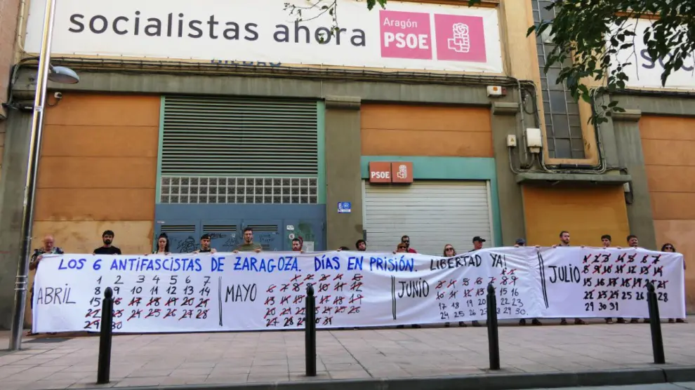 Concentración en apoyo de Los 6 de Zaragoza cuando se cumplen cien días de su ingreso en prisión.
