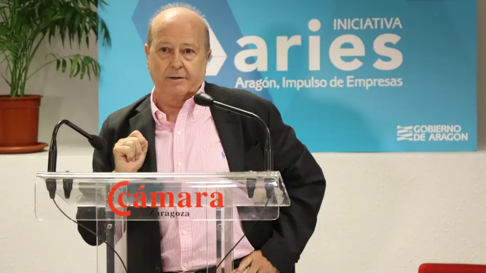 Marcos Sanso, catedrático de la Universidad de Zaragoza y autor del estudio de Perspectivas de la Economía Aragonesa, en la sede de la Cámara de Comercio.
