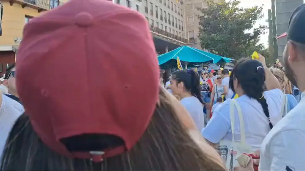 Concentración de venezolanos en la plaza del Pilar de Zaragoza