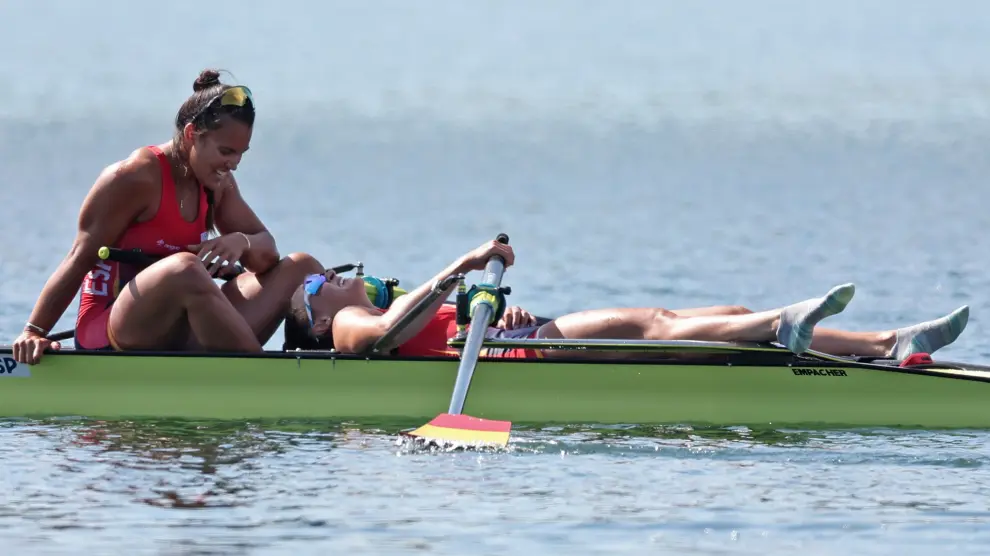 Vaires-sur-marne (France), 28/07/2024.- Aina Cid and Esther Briz Zamorano of Spain compete in the Women Pair heats race of the Rowing competitions in the Paris 2024 Olympic Games, at the Vaires-sur-Marne Nautical Stadium in Vaires-sur-Marne, France, 28 July 2024. (Francia, España) EFE/EPA/ALI HAIDER