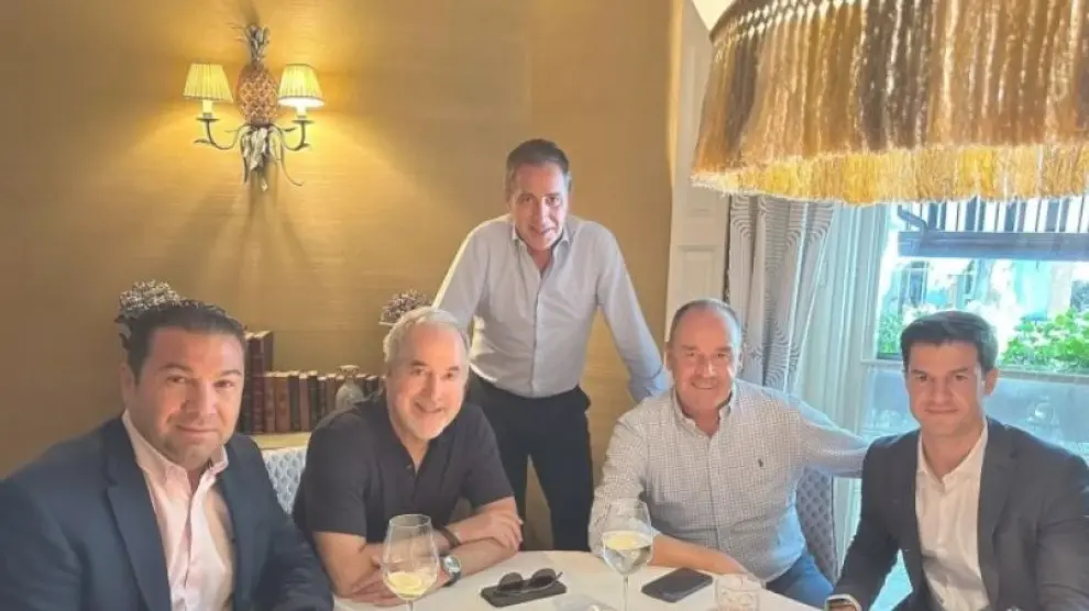 Reunión cumbre del Real Zaragoza hace tres semanas en Madrid: Juan Carlos Cordero, Jorge Mas, Víctor Fernández y Fernando López, sentados. Detrás, de pie, Mariano Aguilar.