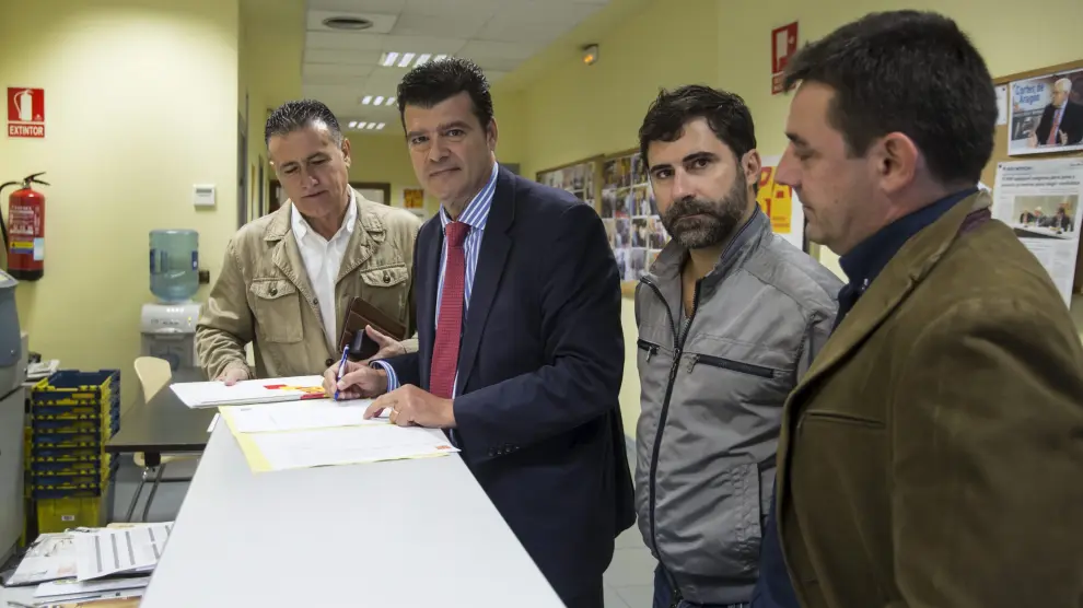 Máximo Ariza (i), en su etapa como diputado provincial del PAR en Zaragoza.