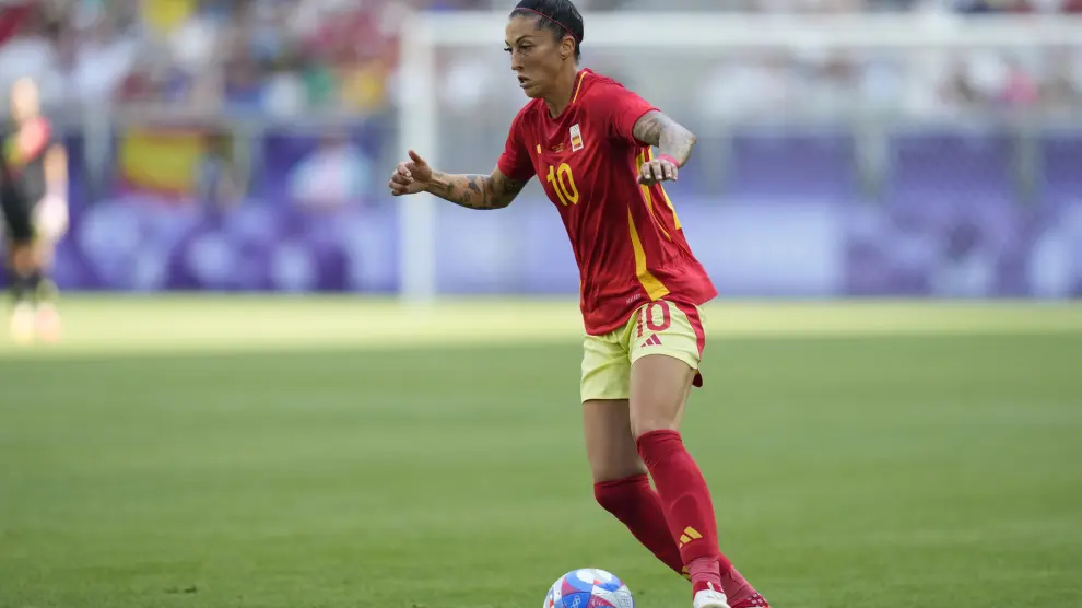 Spain's Jennifer Hermoso controls the ball during a women's Group C soccer match between Brazil and Spain, at Bordeaux Stadium, during the 2024 Summer Olympics, Wednesday, July 31, 2024, in Bordeaux, France. (AP Photo/Moises Castillo)