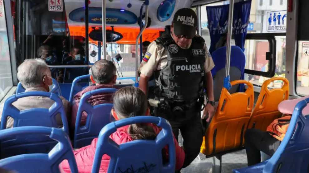 Imagen de archivo de un policía en Ecuador.