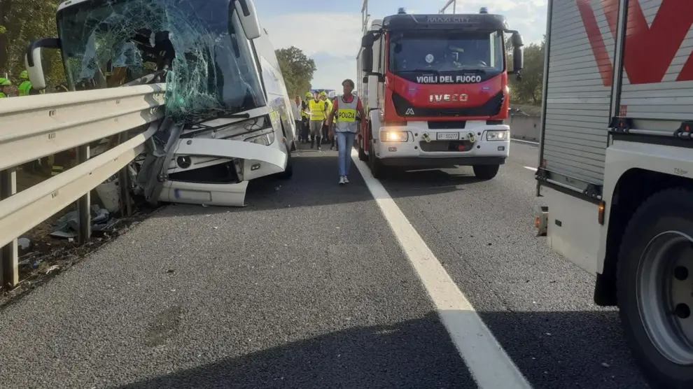 Un autobús turístico tiene un accidente en Arezzo (Italia) y se salda con un muerto y 15 heridos