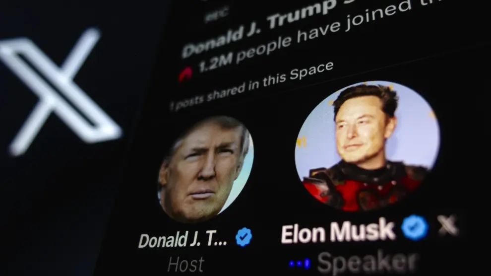 Donald Trump charla con el propietario de X, Elon Musk, en un directo en la plataforma.