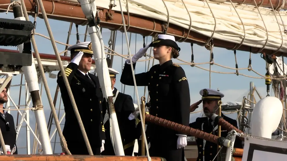 La princesa Leonor embarca en el buque escuela Juan Sebastián de Elcano para iniciar su instrucción como guardiamarina