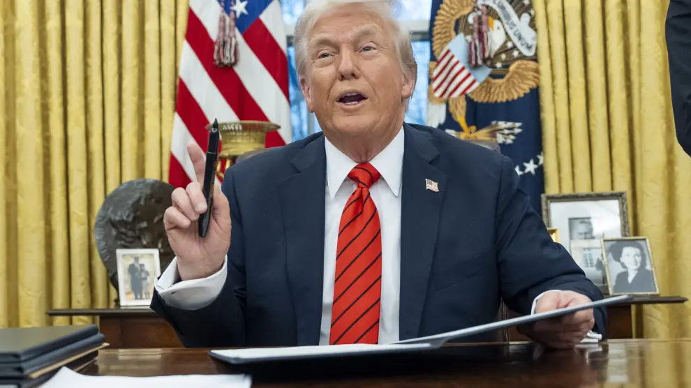https://imagenes.heraldo.es/files/image_990_556/uploads/imagenes/2025/02/11/el-presidente-de-estados-unidos-donald-trump-1.jpeg