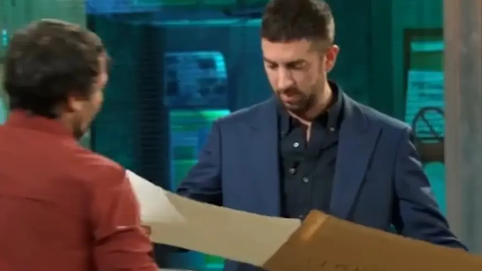 David Broncano recibe el regalo del fallecido Carlos Suárez: "Le invitamos y falleció esa mañana"