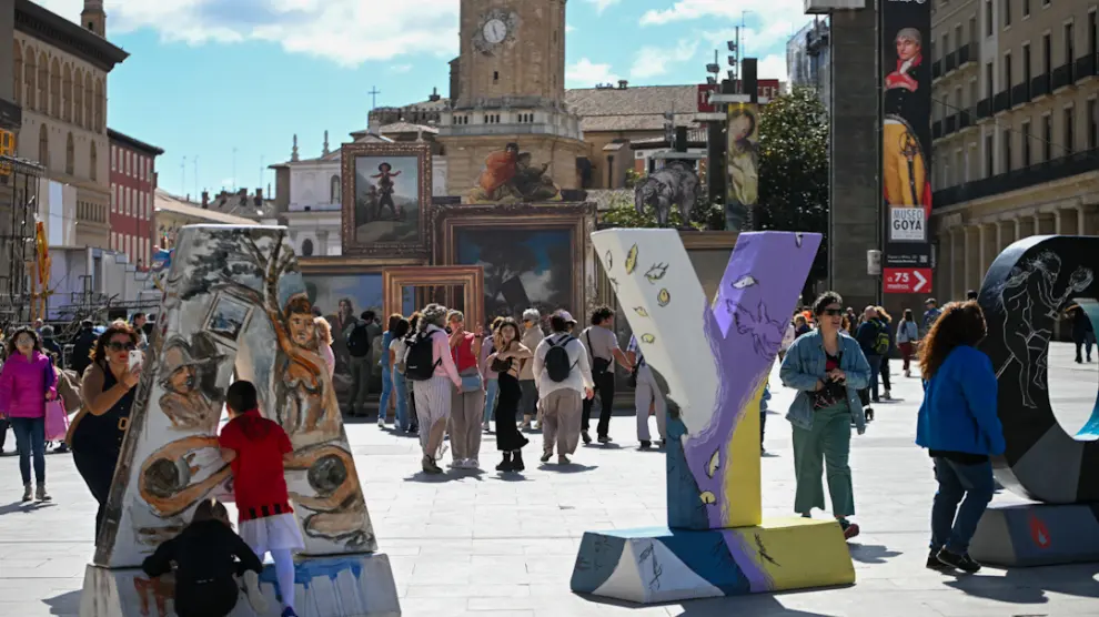 Homenaje al pintor de Fuendetodos en la plaza del Pilar