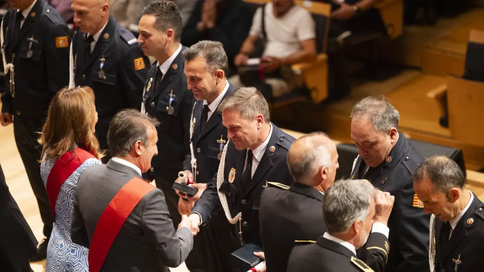 Entrega de medallas y reconocimientos a la Policía Local de Zaragoza, en su 175 aniversario, en el Auditorio de Zaragoza