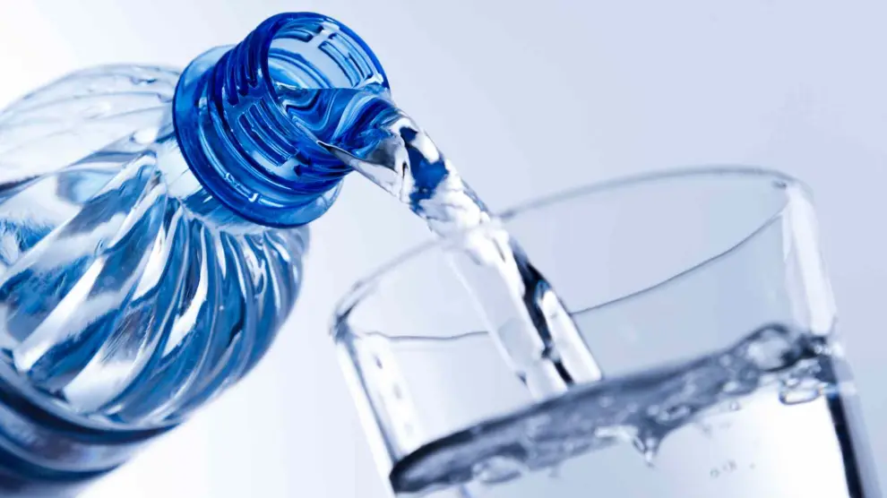 ¡Hidratación Vital! ¿Qué le Hace a tus Riñones Beber 2 Litros de Agua Diarios?