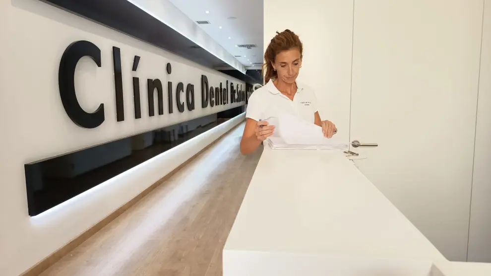 Clínica Dental del Dr. Salvo tras volver la luz en la calle Costa este martes 9 de septiembre.
