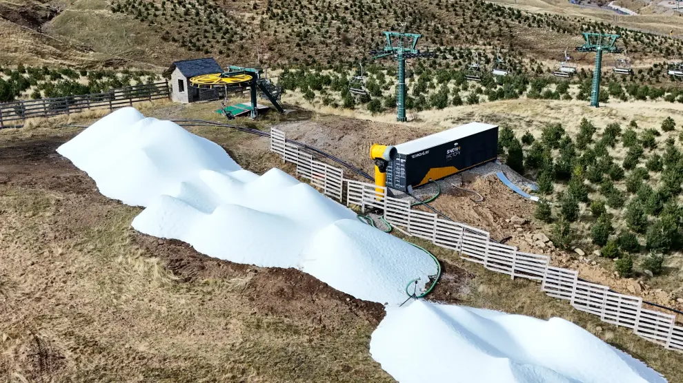 Pruebas del snowfactory de Formigal que permitirá anticipar la apertura de la temporada de la estación.