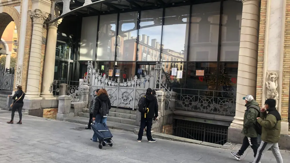 El Mercado Central de Zaragoza, cerrado este sábado.