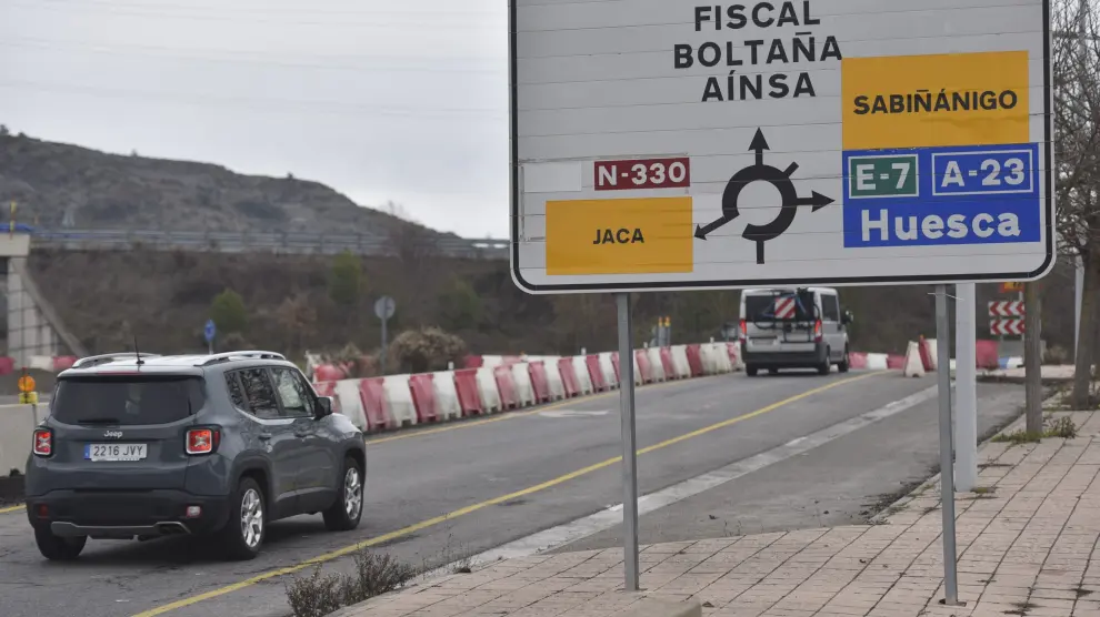 Fotos de los desvíos de la N-330 en Sabiñánigo por las obras de la variante de Sabiñánigo de la A-23.