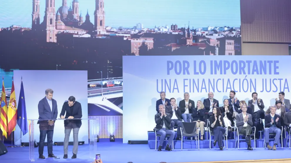 Feijóo clausura el acto de presentación de la ‘Declaración de Zaragoza’ sobre financiación autonómica, cumbre con todos los barones del PP