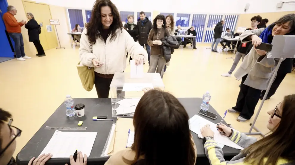 Votación de la candidata a la presidencia de Aragón por Izquierda Unida-Movimiento Sumar , Marta Abengochea