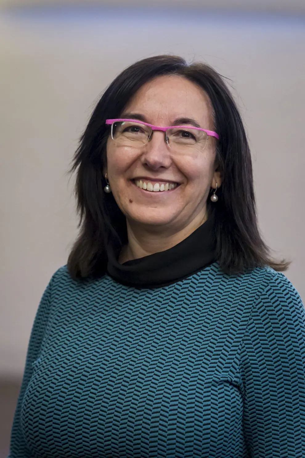 Es investigadora del Instituto de Síntesis Química y Catálisis Homogénea de Zaragoza. En 2017, fue reconocida como una de las doce mejores químicas del mundo.
