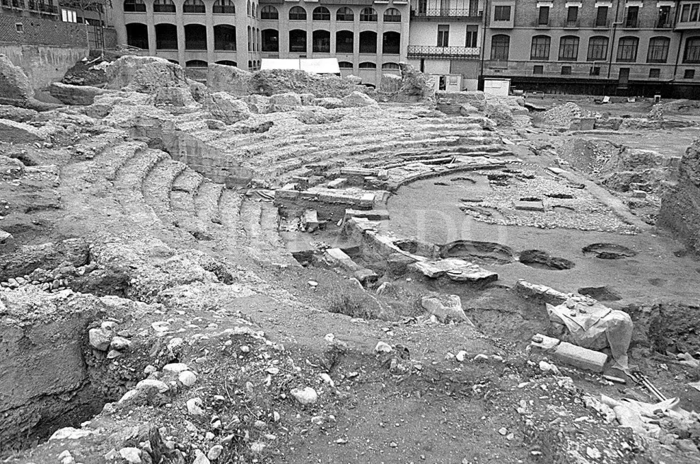 Los restos del Teatro Romano de Zaragoza en 1997