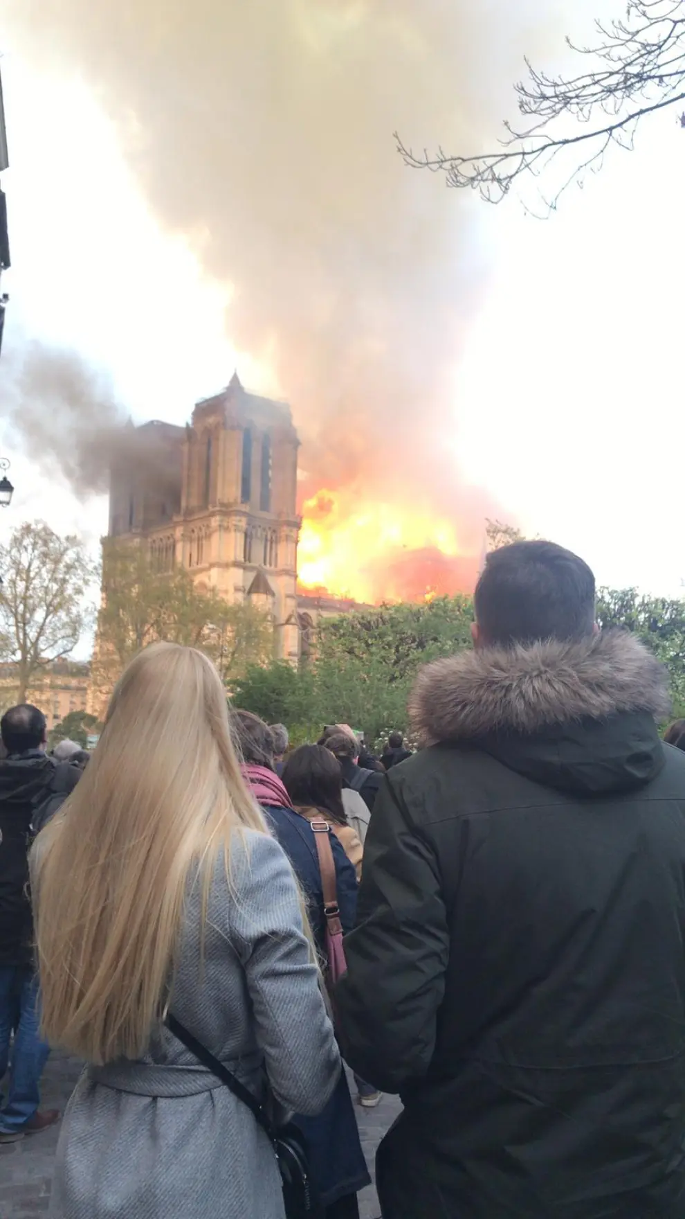 Alrededores de Notre Dame, durante el incendio.