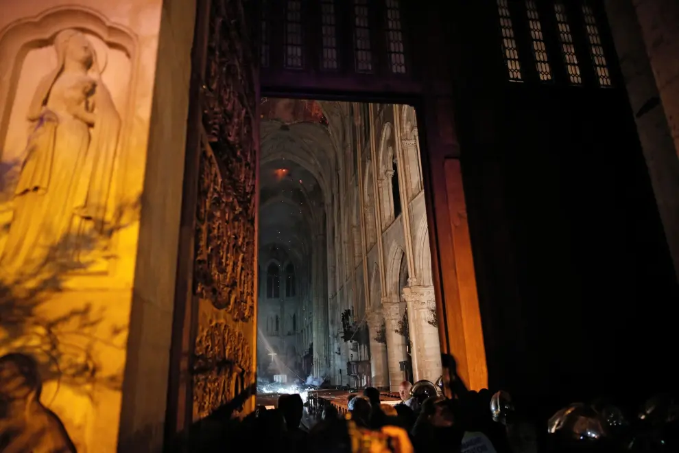 Interior de la catedral de Notre Dame tras el incendio