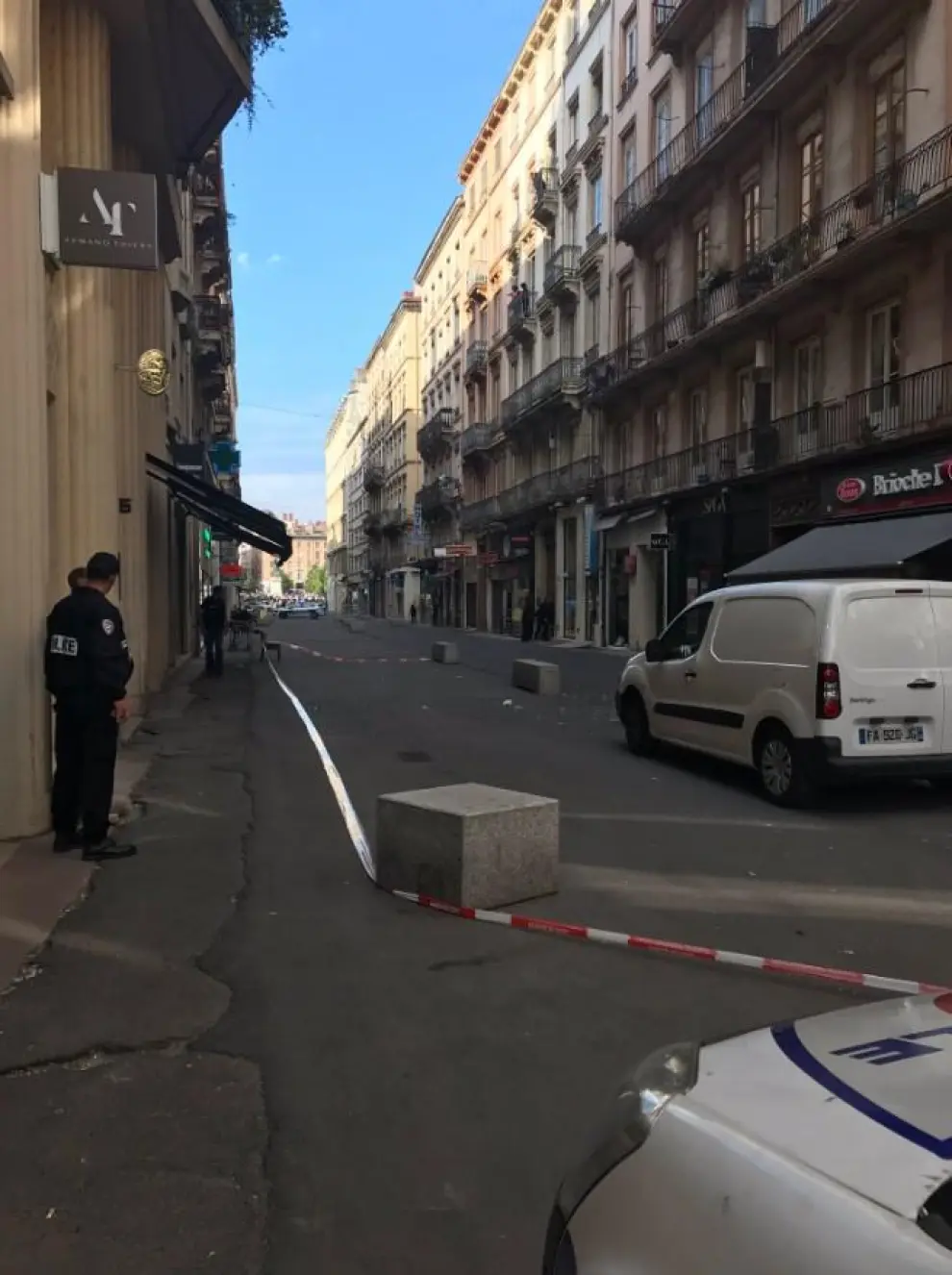 Al parecer, la explosión en el centro de Lyon (Francia) se ha debido a un paquete bomba, aunque no hay confirmación oficial.