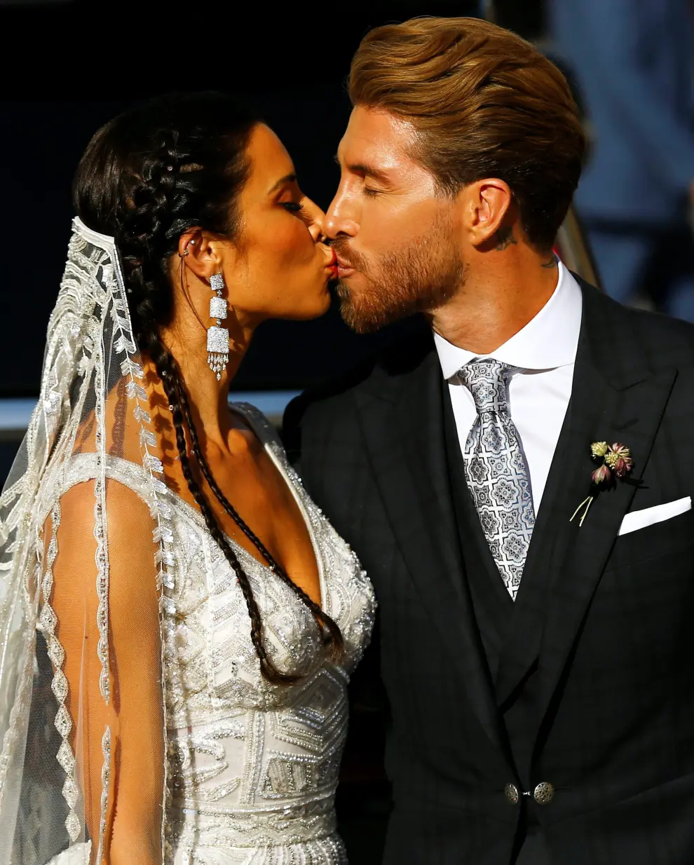 Real Madrid captain Sergio Ramos' fiancee Pilar Rubio walks with her father Manuel Rubio at her wedding at the cathedral in Seville, Spain June 15, 2019. REUTERS/Marcelo del Pozo [[[REUTERS VOCENTO]]] SOCCER-SPAIN/RAMOS-WEDDING
