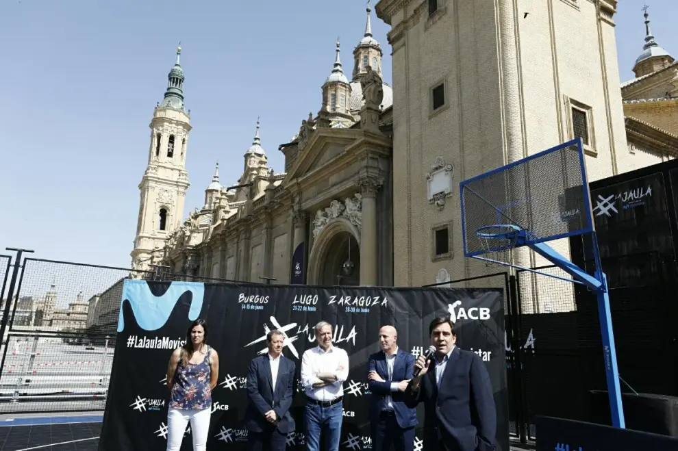 Presentación de La Jaula Movistar ACB en la plaza del Pilar de Zaragoza
