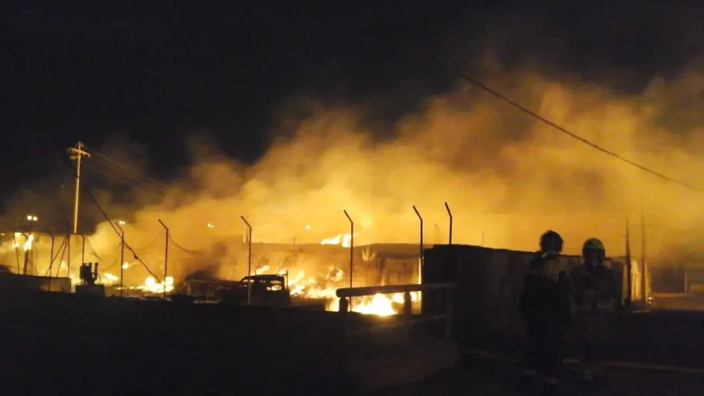 Incendio de una nave de embalajes en Zaragoza