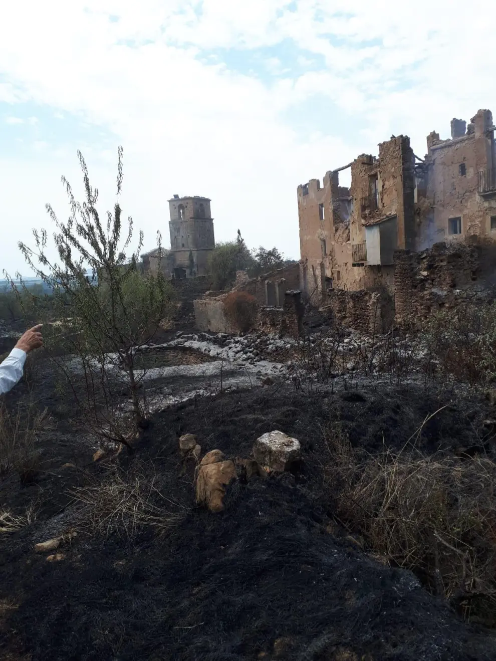 Un incendio devasta el pueblo deshabitado de Guardia