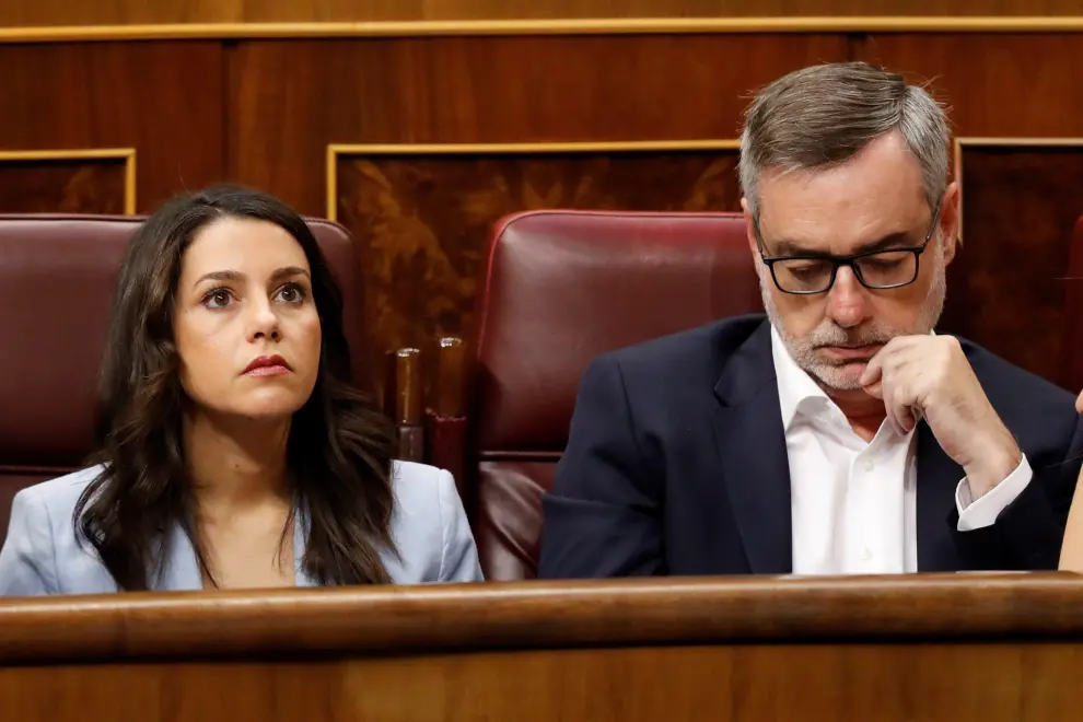 Inés Arrimadas, en un momento del discurso de Sánchez, en la primera jornada del debate de investidura.