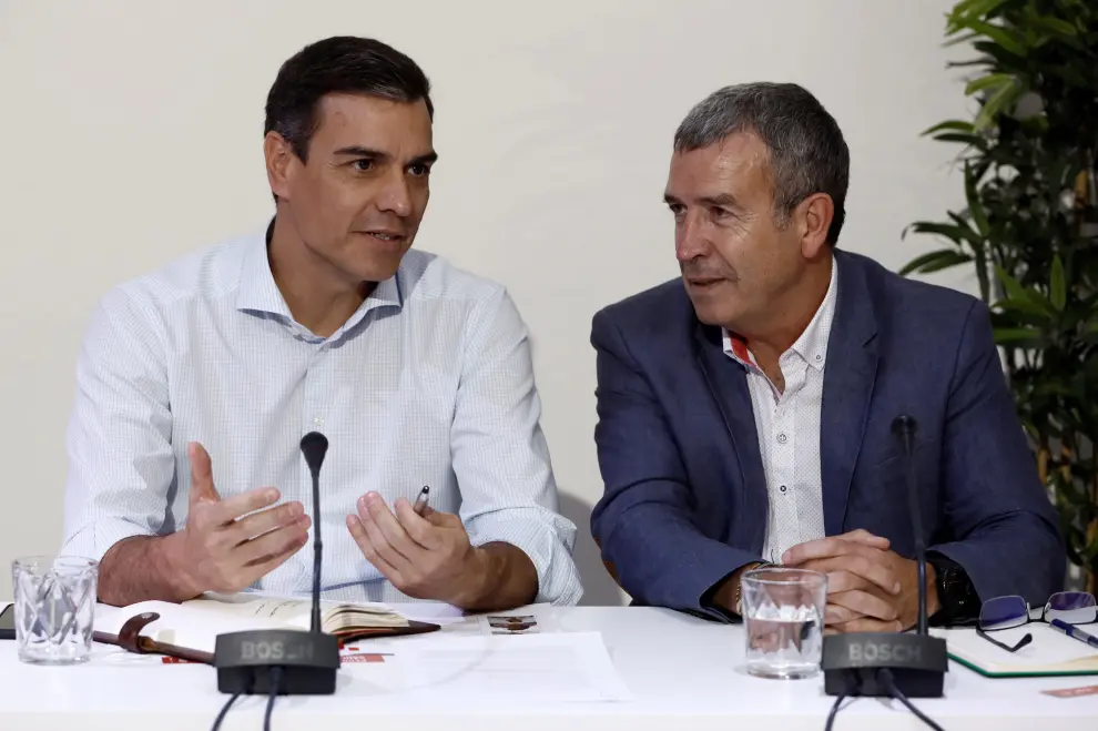 Pedro Sánchez se reúne con representantes de Teruel Existe y Soria Ya