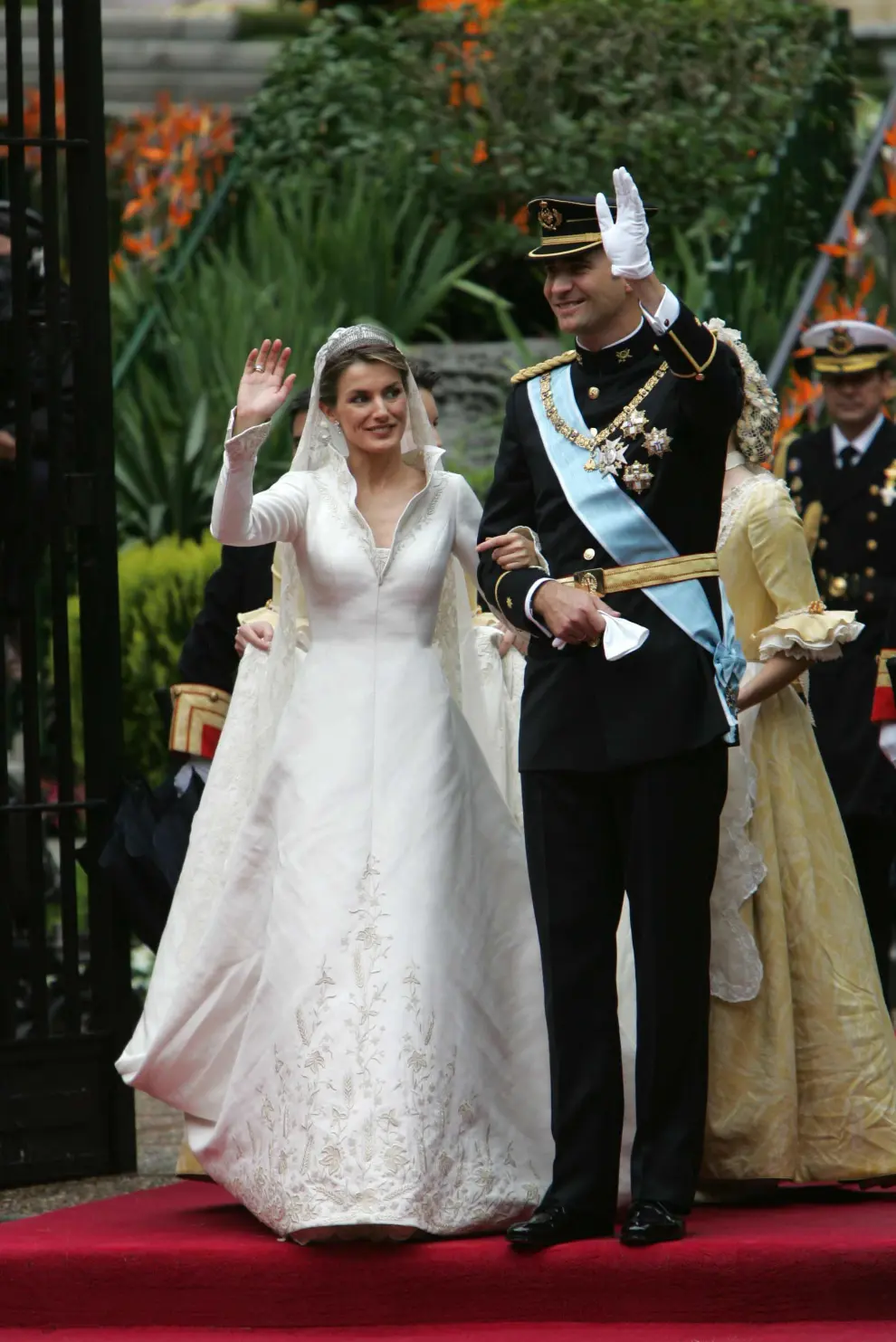 La Reina, el día de su boda vestida por Pertegaz.