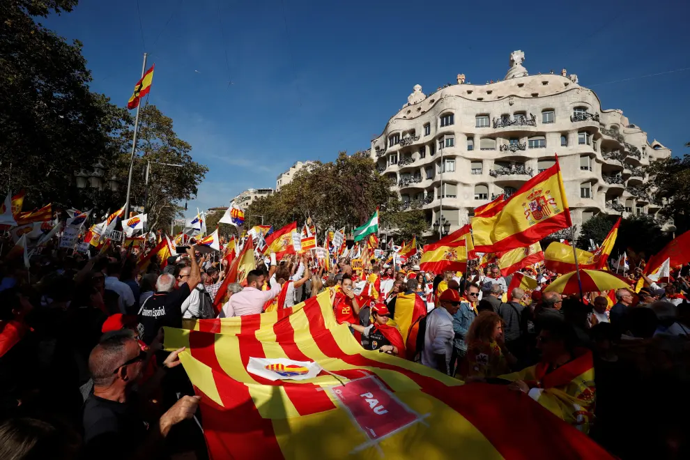 Supporters of Spanish unity arrive to attend a demonstration to call for co-existence in Catalonia and an end to separatism, in Barcelona, Spain, October 27, 2019. REUTERS/Sergio Perez [[[REUTERS VOCENTO]]] SPAIN-POLITICS/CATALONIA-PROTEST-UNITY