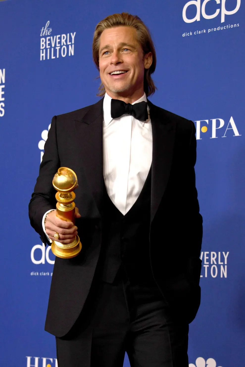 Beverly Hills (United States), 06/01/2020.- Brad Pitt holds the award for Best Performance By An Actor In A Supporting Role In Any Motion Picture for 'Once Upon A Time In Hollywood' in the press room during the 77th annual Golden Globe Awards ceremony at the Beverly Hilton Hotel, in Beverly Hills, California, USA, 05 January 2020. (Estados Unidos) EFE/EPA/CHRISTIAN MONTERROSA Press Room - 77th Golden Globe Awards