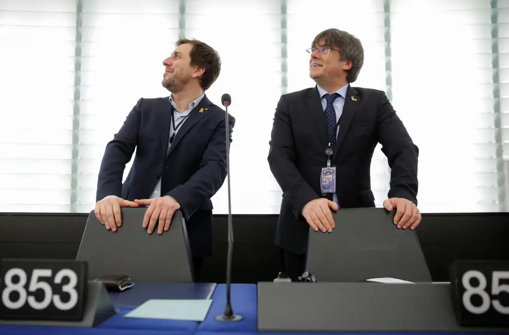 Former members of the Catalan government Carles Puigdemont and Toni Comin look on as they attend their first plenary session as members of the European Parliament in Strasbourg, France, January 13, 2020. REUTERS/Vincent Kessler [[[REUTERS VOCENTO]]] SPAIN-POLITICS/CATALONIA-EU