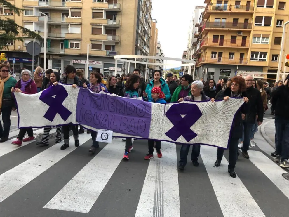 Pancarta artesanal en la manifestación del 8-M de Huesca.