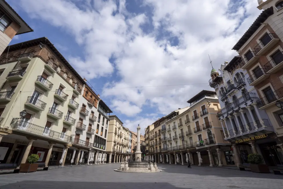 Calles vacias en Teruel por el estado de alarma. Plaza de la catedral. Foto Antonio Garcia/bykofoto. 25/03/20 [[[FOTOGRAFOS]]]