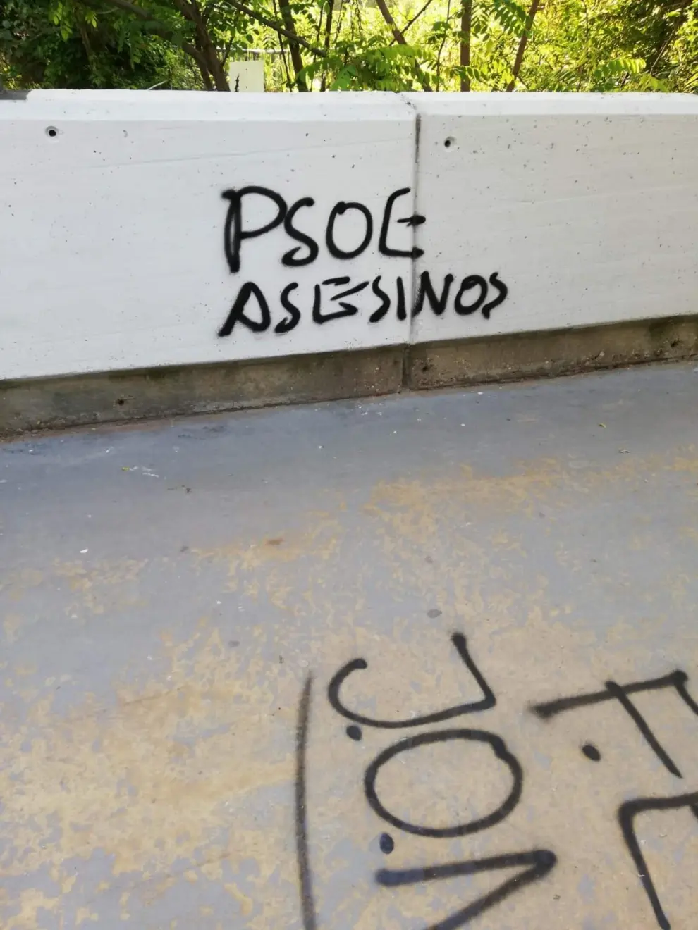 Pintadas contra el PSOE, en distintos puntos de Calatayud.