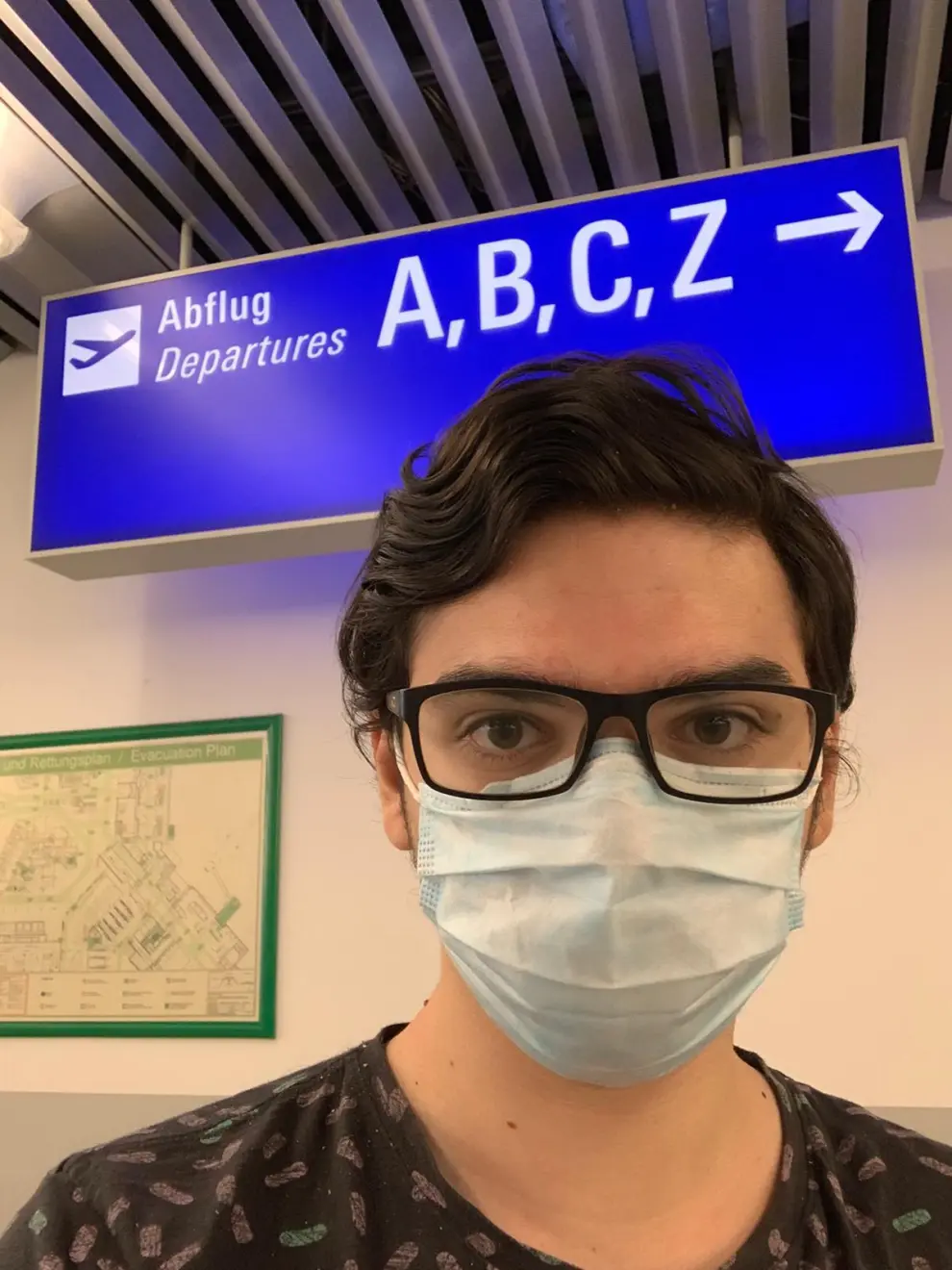 El ingeniero zaragozano Héctor Ochoa ha vuelto este miércoles a su ciudad después de tres meses atrapado por la pandemia en Trebisonda (Turquía). Así ha vivido la "nueva normalidad" en aeropuertos y estaciones de tren.