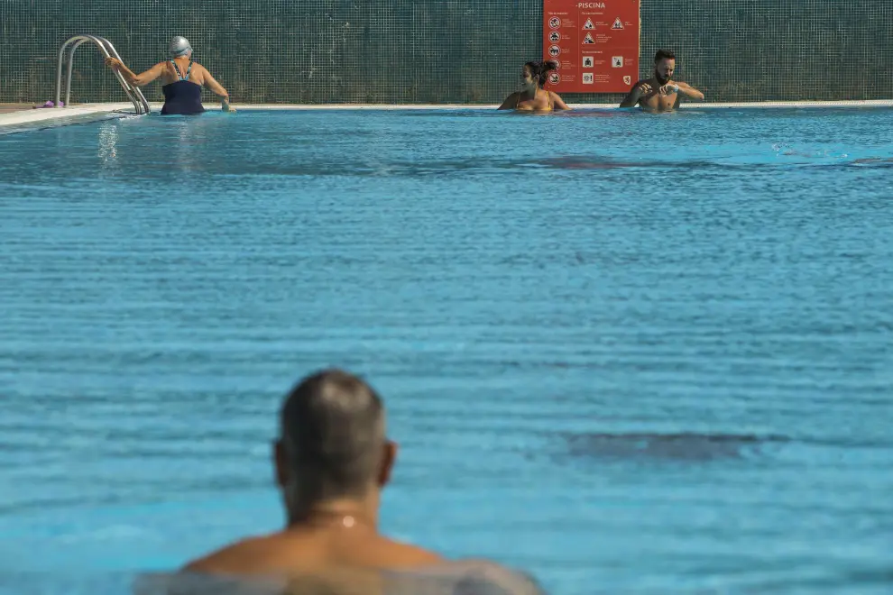 El cierzo también despide la temporada de verano de las piscinas municipales