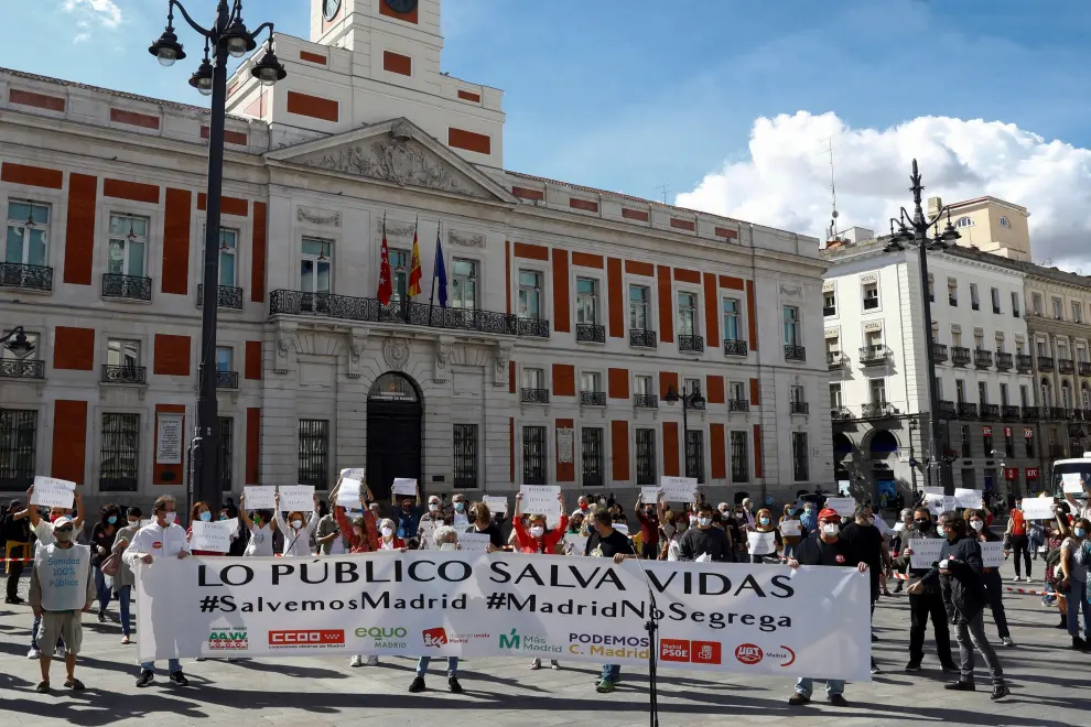 Cientos de personas, en la concentración en Madrid para pedir una mejor sanidad pública y la dimisión de Ayuso.