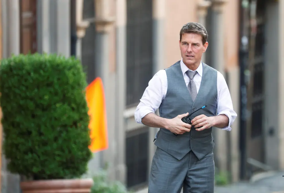 Actor Tom Cruise is seen on the set of "Mission Impossible 7" while filming in Rome, Italy October 6, 2020. REUTERS/Yara Nardi [[[REUTERS VOCENTO]]] FILM-MISSIONIMPOSSIBLE/ROME