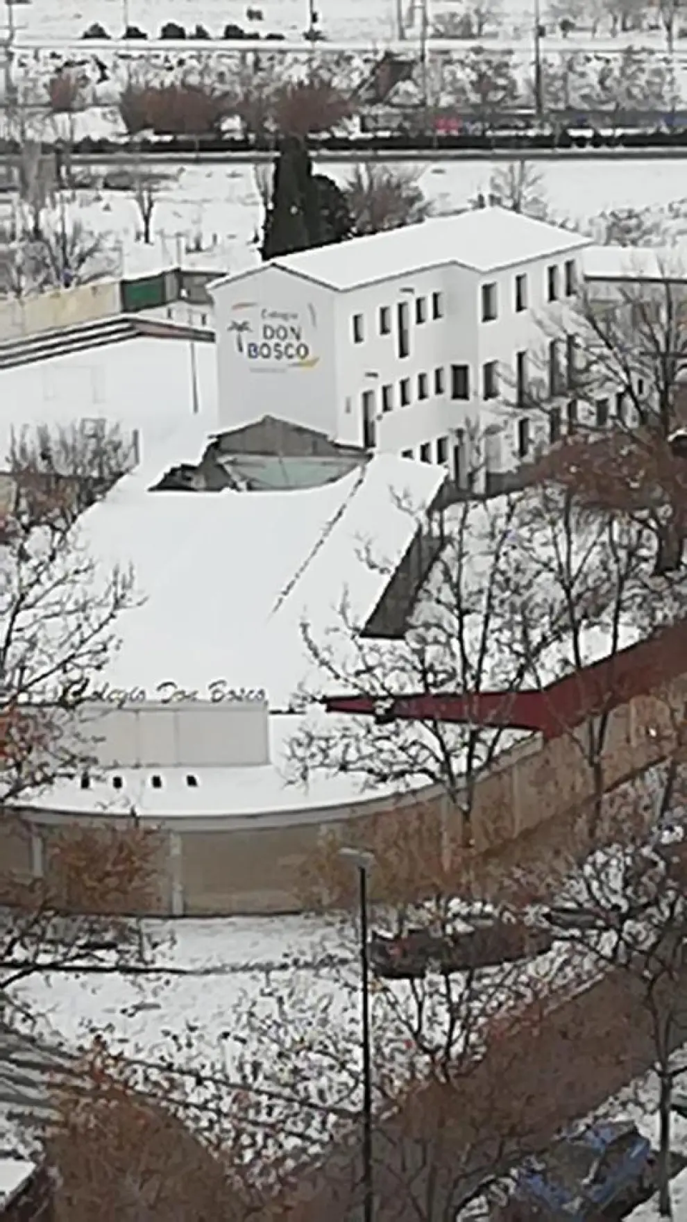 Cede la cubierta del colegio Don Bosco, en Vadorrey, por la nieve.