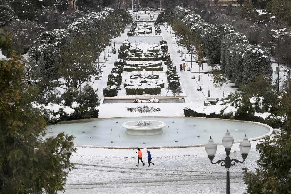 El parque Grande de Zaragoza seguía este domingo lleno de nieve