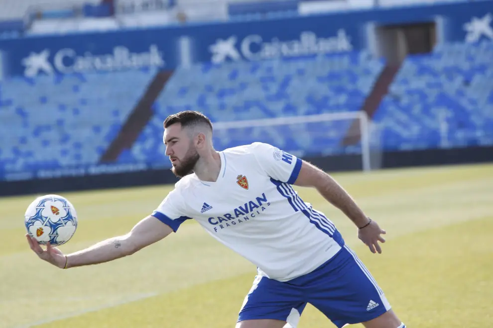 Presentación del nuevo defensa central del Real Zaragoza Mathieu Peybernes